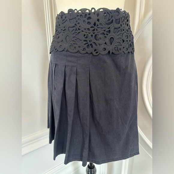 Ermanno Scervino Cotton Blend Charcoal Gray Pleated Mini Skirt- Laser Cut Detail - Picture 3 of 11